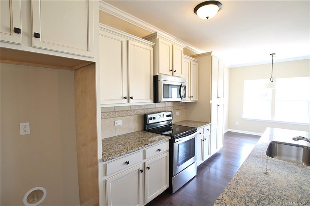 Ellis Pond - Residential