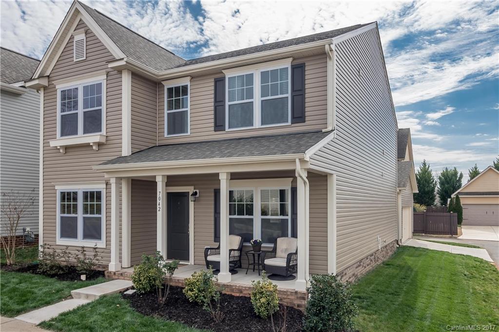 Photo 1 of 11 — 7042 Mclothian Lane, Huntersville, NC 28078