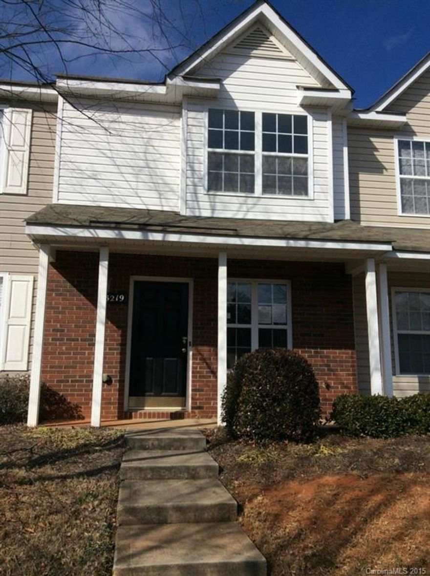 Well designed 2 bedroom 2.5 bath town home. Walk in to a spacious kitchen with attractive color cabinets an large living rooms space. Huge closet under the stairs. Sliding glass doors to rear patio and corner fireplace. Both bedrooms have their own attached bathroom and vaulted ceilings. Master has giant windows and two closets. Clean unit with fresh clean carpet ready now. Minutes from market, gas stations and more. *Missing cabinet door on order and to be installed *