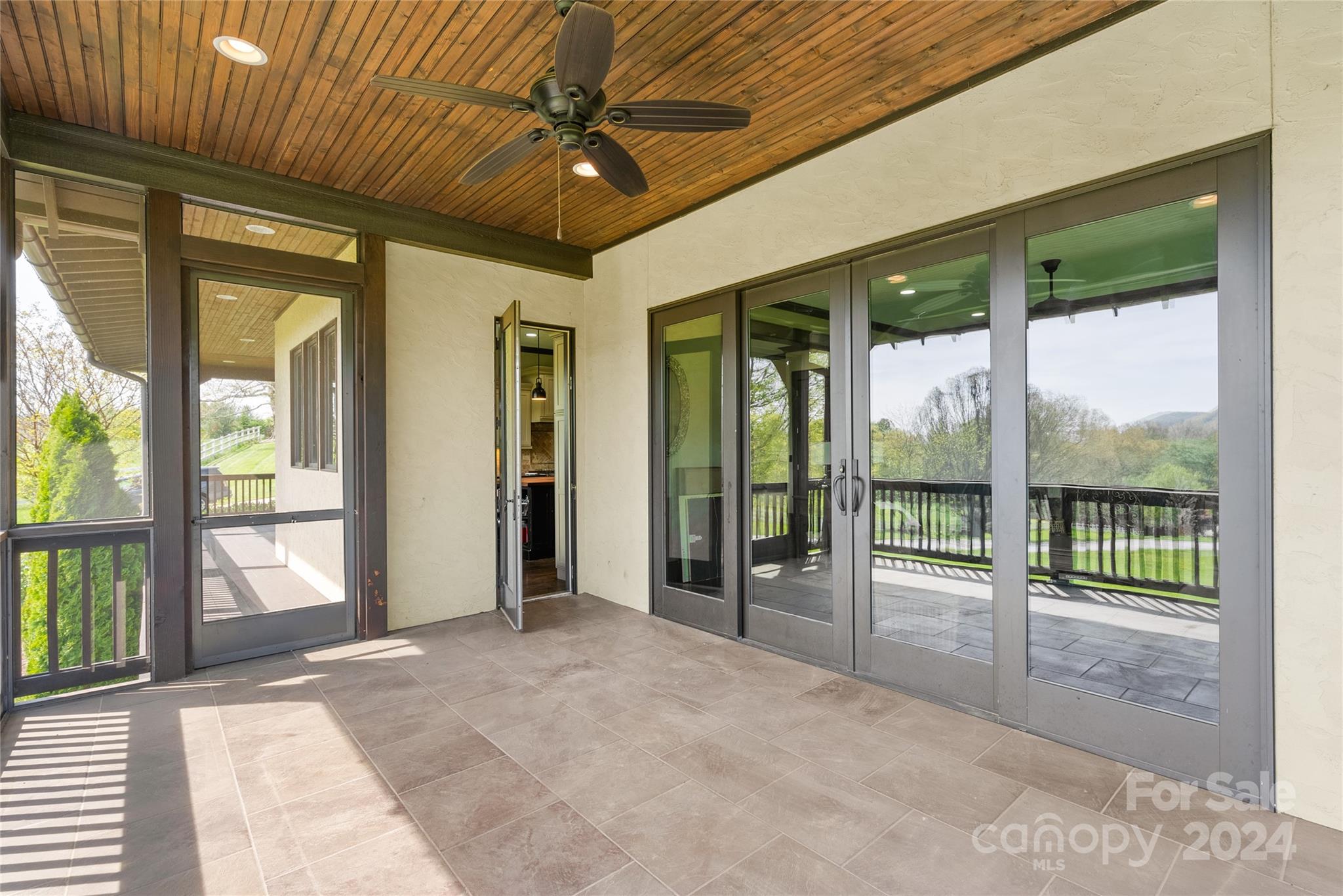 Grand Highlands Waterford Lake - Residential