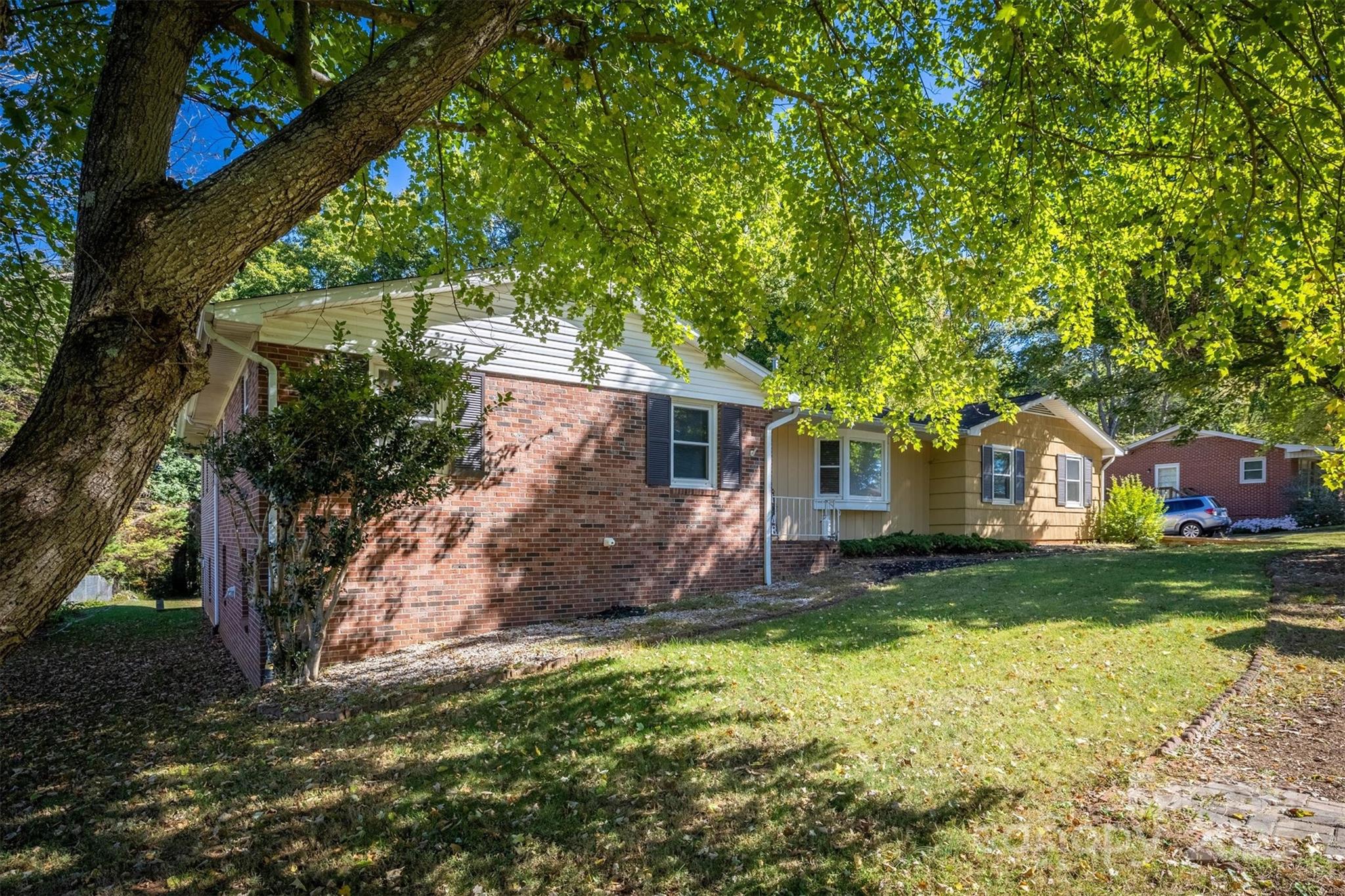 1341 36th Avenue Drive NE