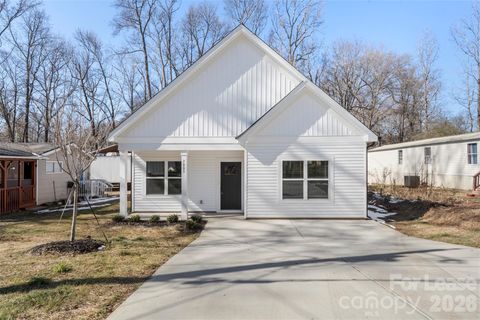 Photo of 7805 Shadow Lawn Road, Charlotte, NC 28269 (MLS # 4344444)