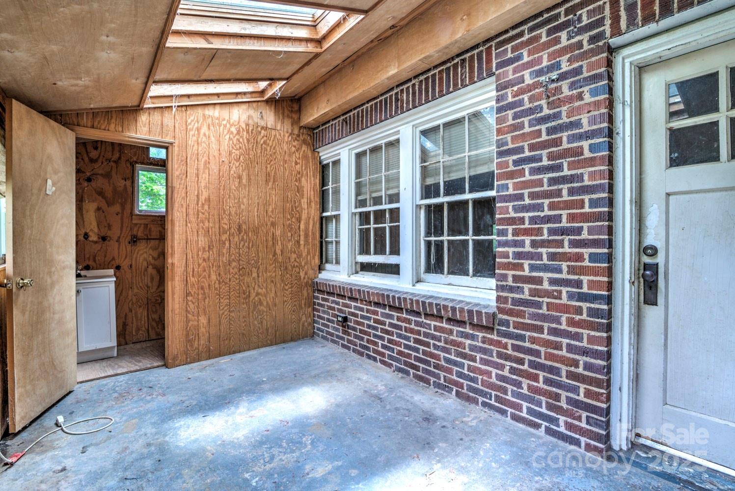 109 N Belvedere Avenue