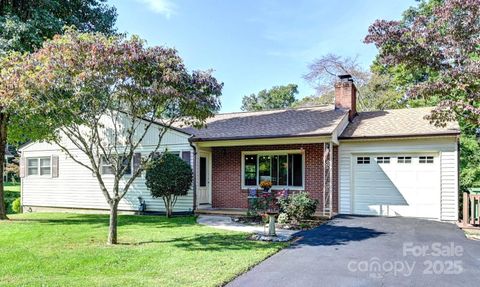 Photo of 402 Balsam Road, Hendersonville, NC 28792 (MLS # 4303793)
