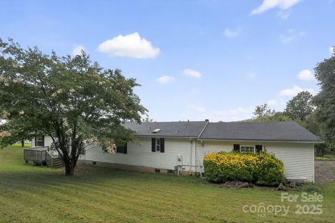2 Yellow Roses Lane Leicester NC 28748