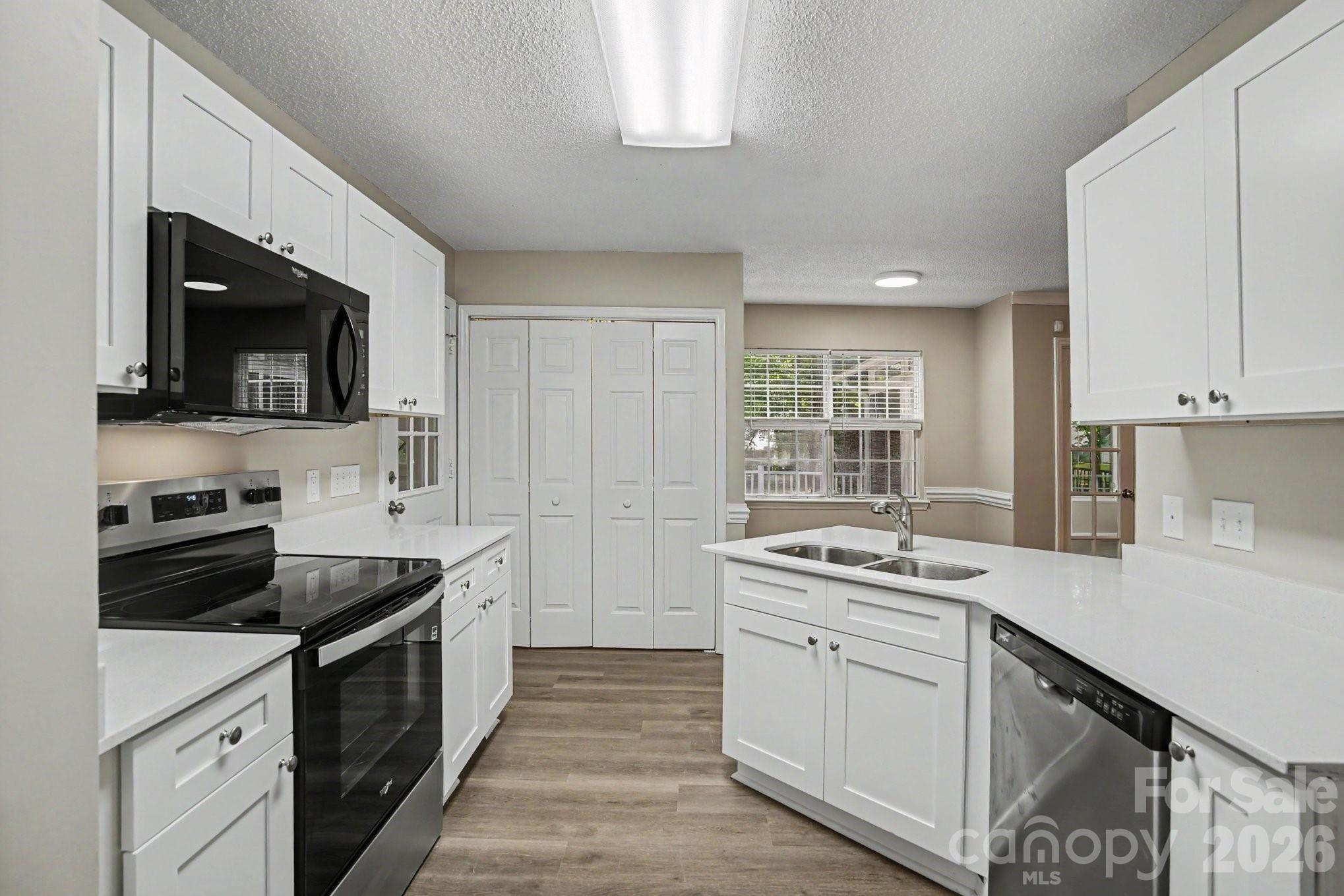 1255 Hawthorne Drive