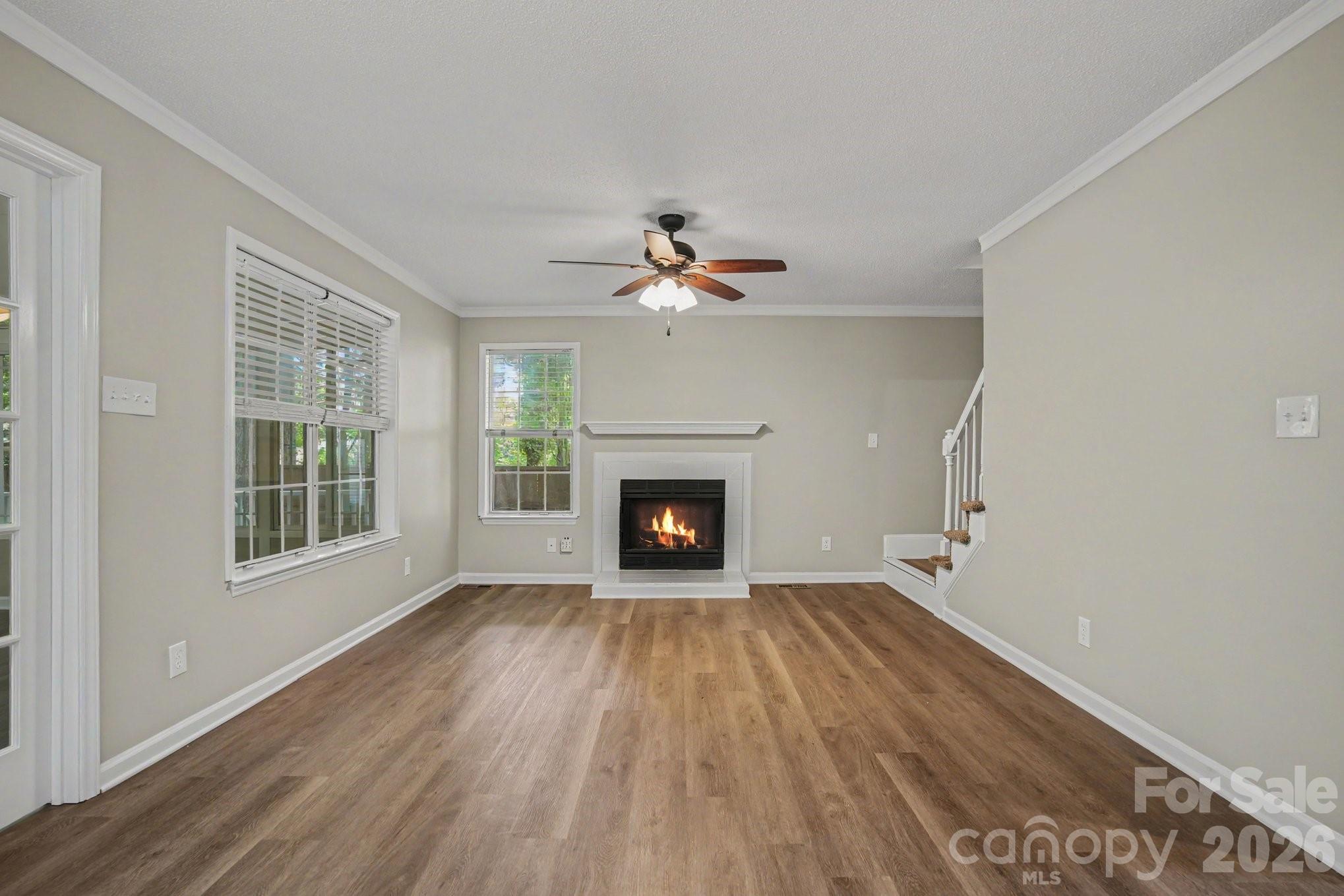 1255 Hawthorne Drive