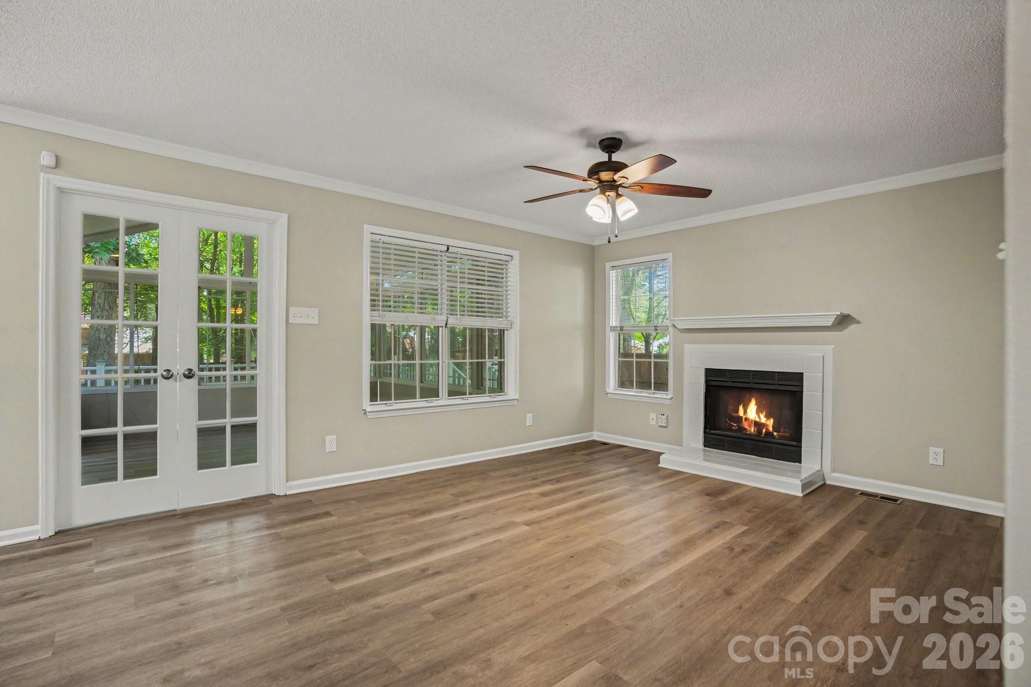 1255 Hawthorne Drive
