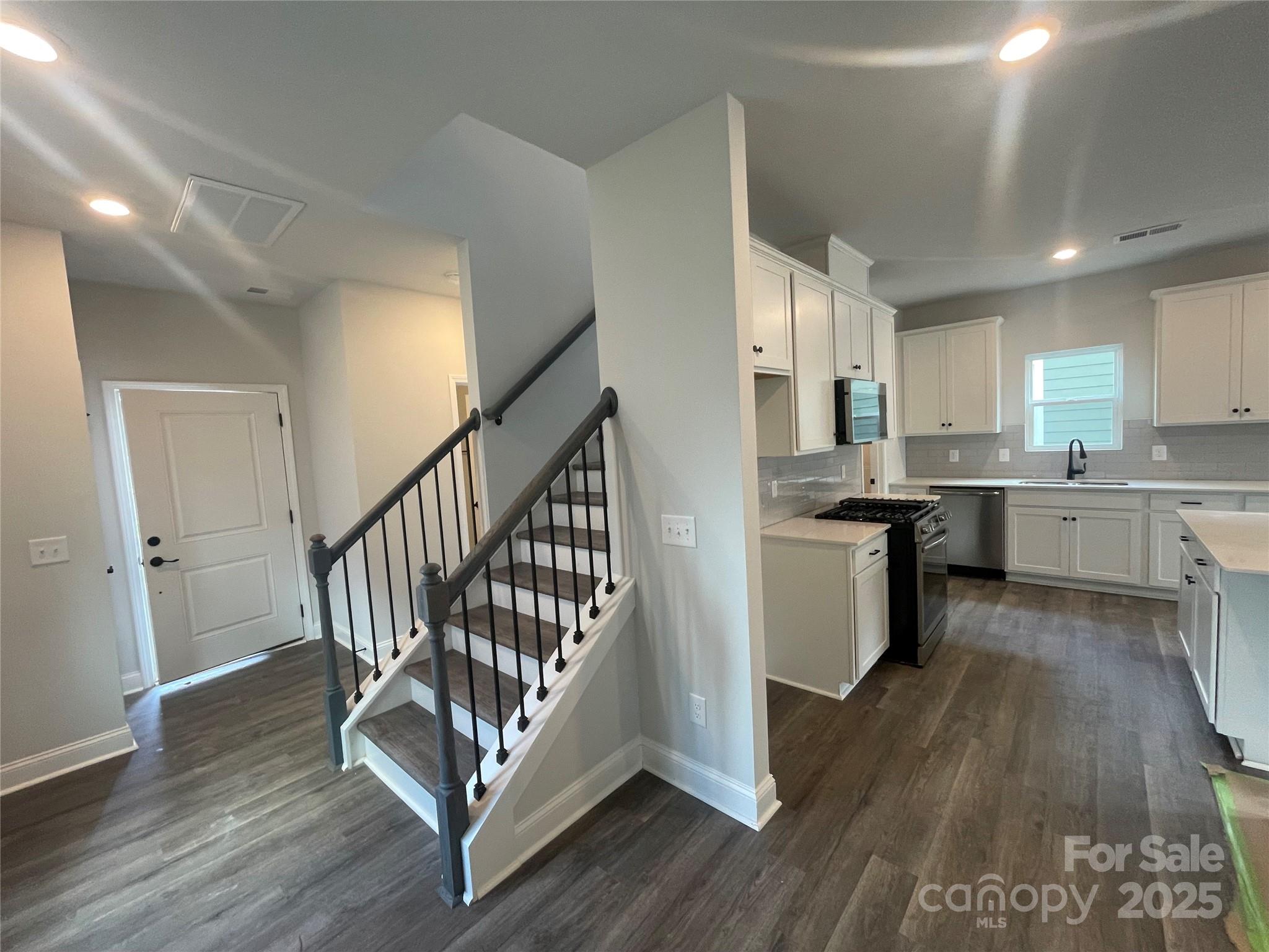 4040 Grommet Court