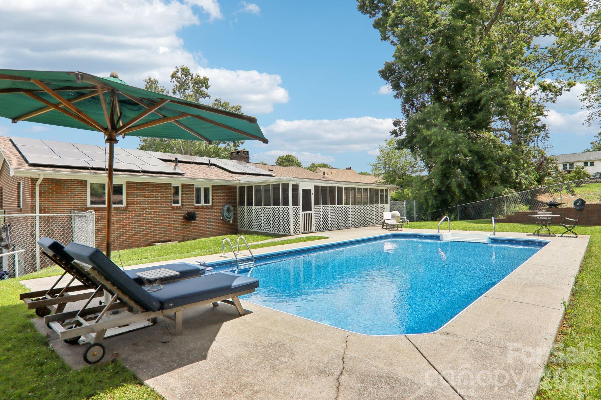 318 Old Leicester Highway