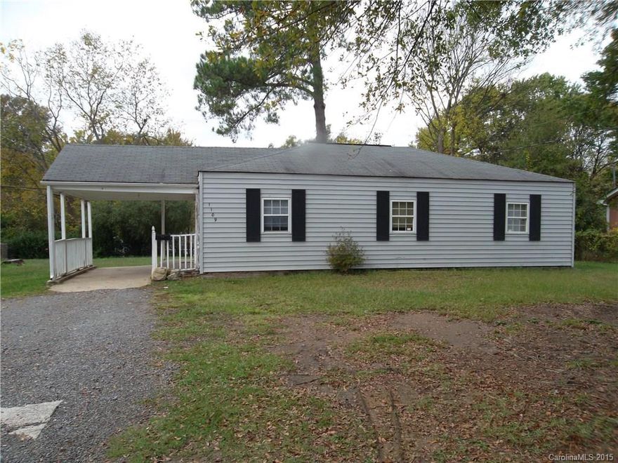 Great investment property! Being sold "AS IS". 3 bed/1 ba home, convenient to shopping and restaurants. Home previously rented out at $650 mth.