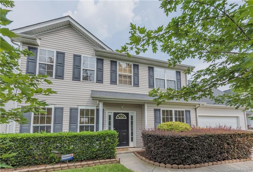 You don't want to miss this charmer in Holly Park!  Flat, fenced yard.