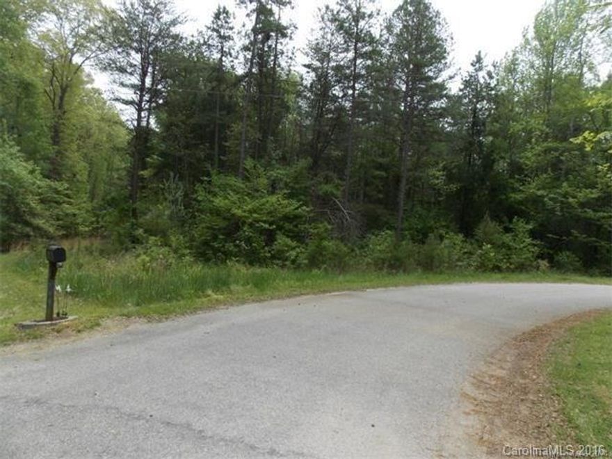 Great Wooded lot in great location. Clover Schools. Convenient to Clover, York, Lake Wylie. Creek on the rear line. septic permit is issued