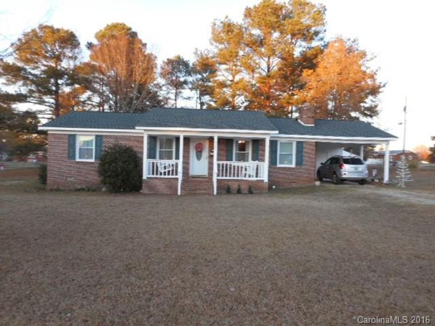 Spaciouos Brick Ranch with Carport. 3 Bedrooms, 2 baths, Large Living room, wooden floors and Fireplace.  Kitchen and dining combo. Laundry Room. Freshly painted, New Carpet and Floor covering. Insulated Windows, Heat and air 2014. Corner level lot. Storage Building. Buford School District. Won't last long.