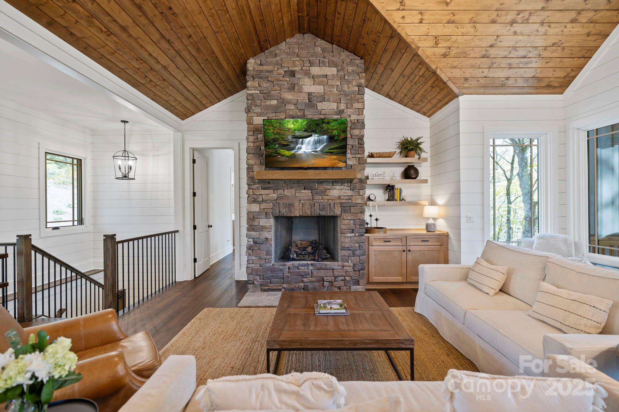 1048 Cherokee Trace