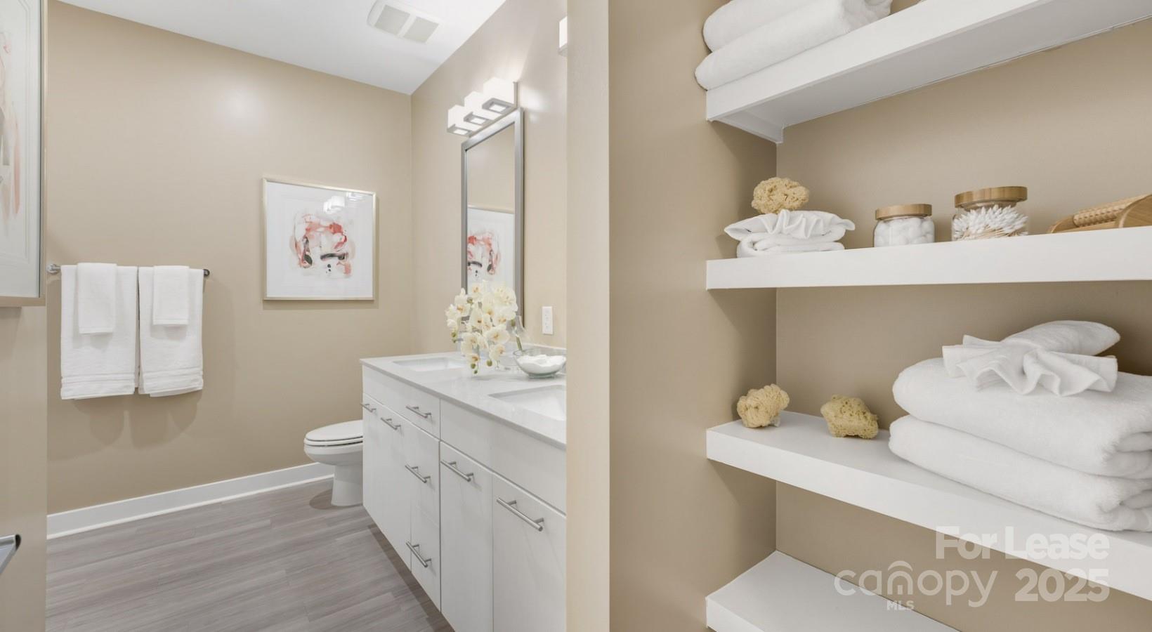 Matthews, North Carolina 28105, United States, 1 Bedroom Bedrooms, ,1 BathroomBathrooms,Residential,Active,231290