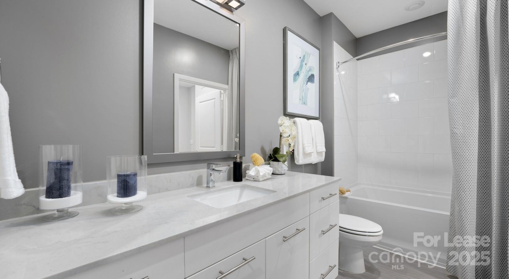 Matthews, North Carolina 28105, United States, 1 Bedroom Bedrooms, ,1 BathroomBathrooms,Residential,Active,231290