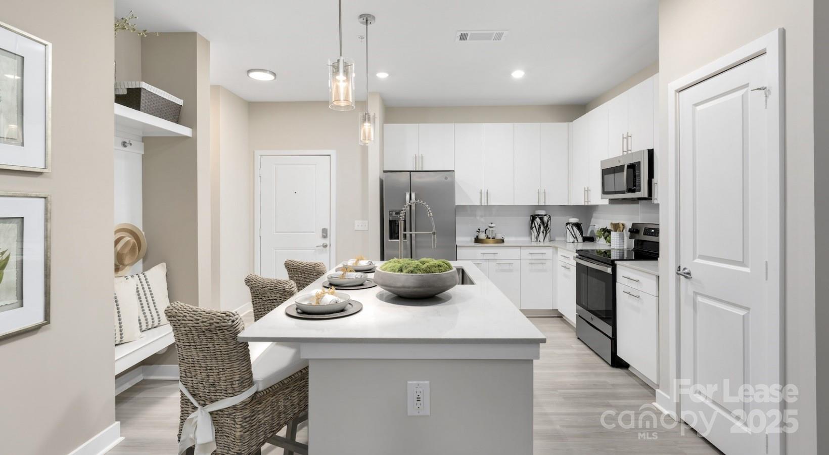 Matthews, North Carolina 28105, United States, 1 Bedroom Bedrooms, ,1 BathroomBathrooms,Residential,Active,231290