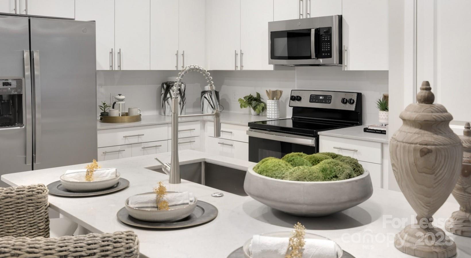 Matthews, North Carolina 28105, United States, 1 Bedroom Bedrooms, ,1 BathroomBathrooms,Residential,Active,231290