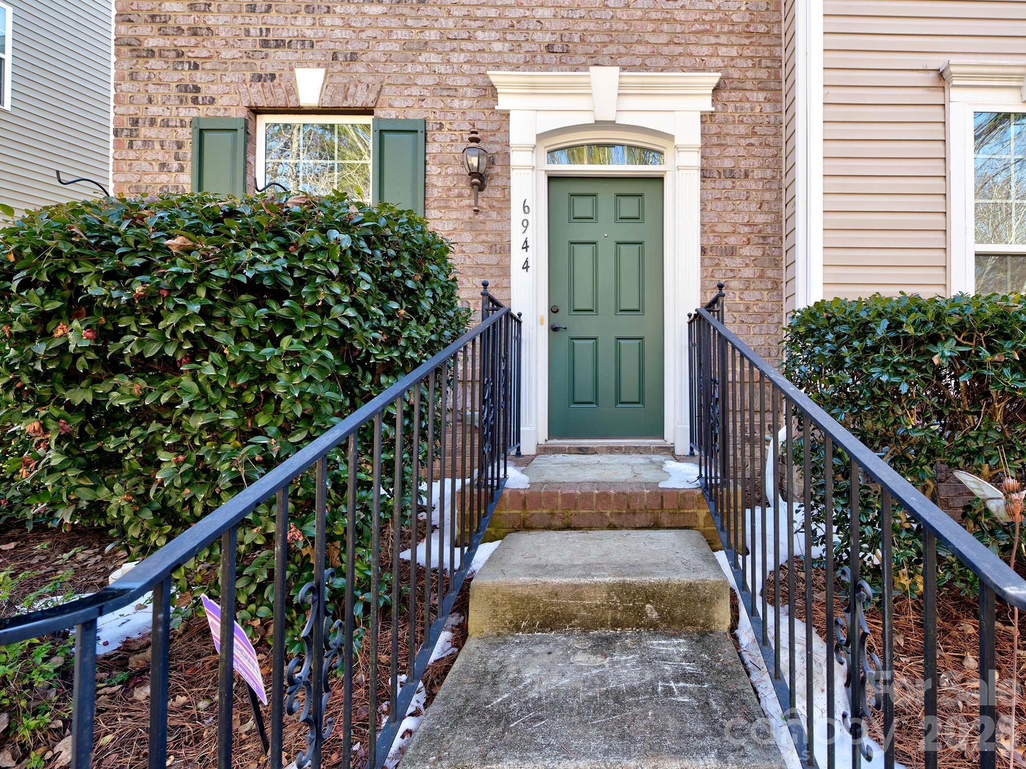 6944 Colonial Garden Drive