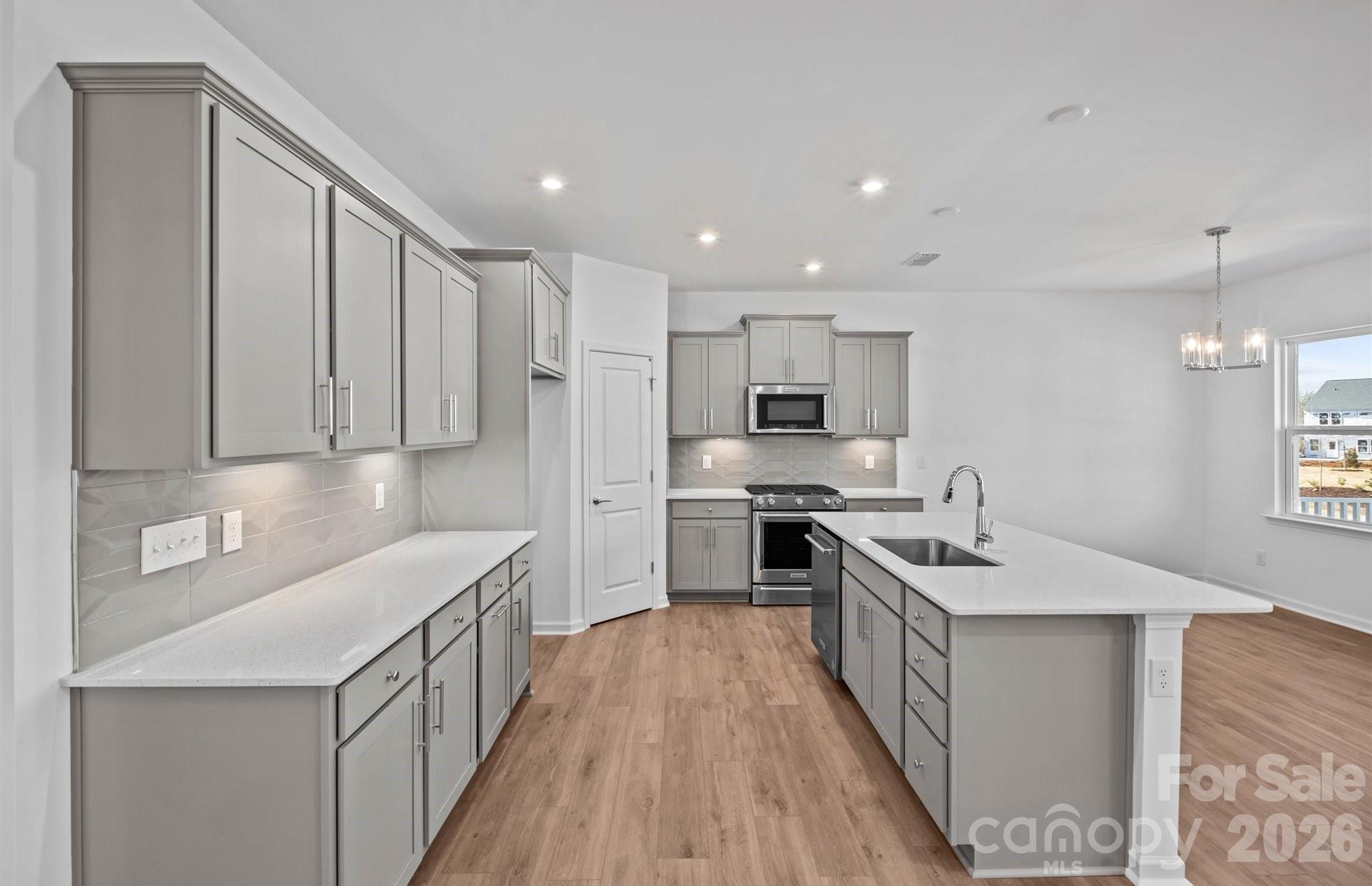 11537 Glasden Road 527