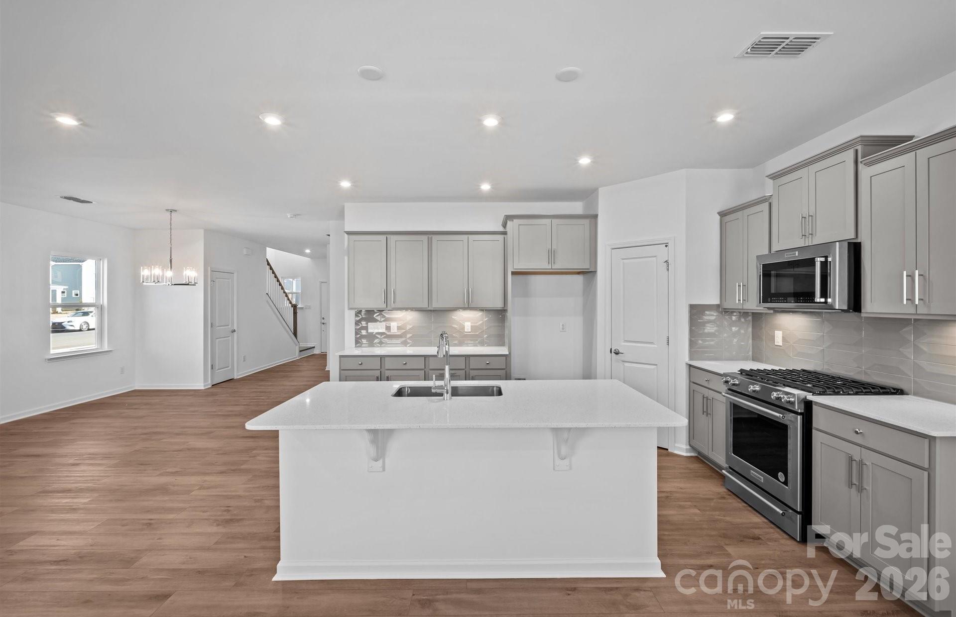 11537 Glasden Road 527