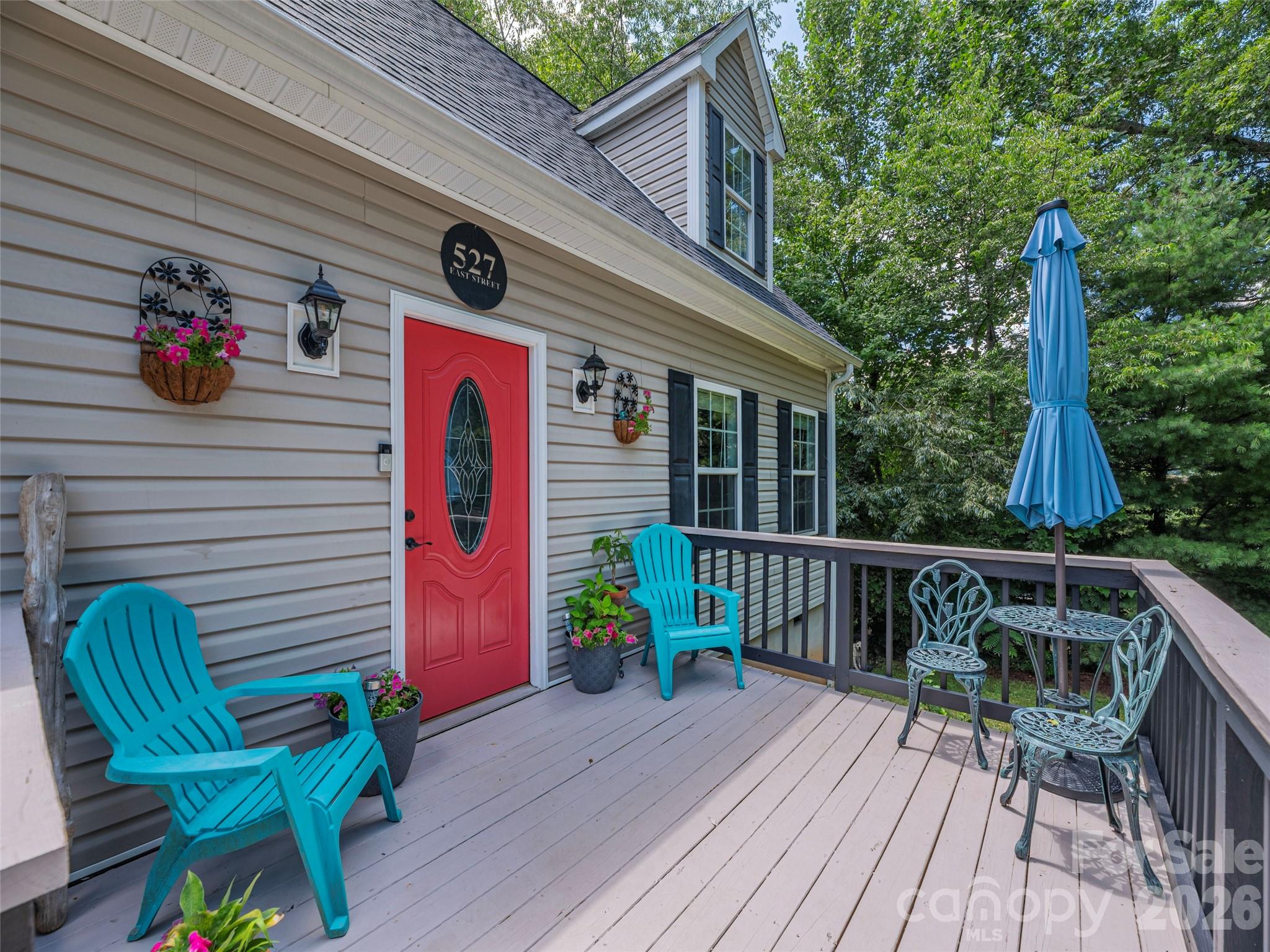 527 East Street