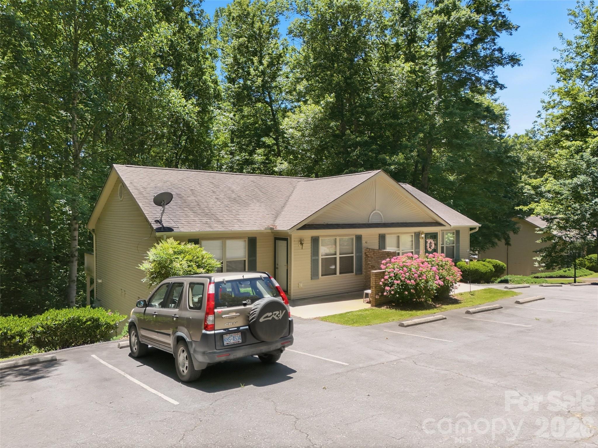 42 Queen Road D