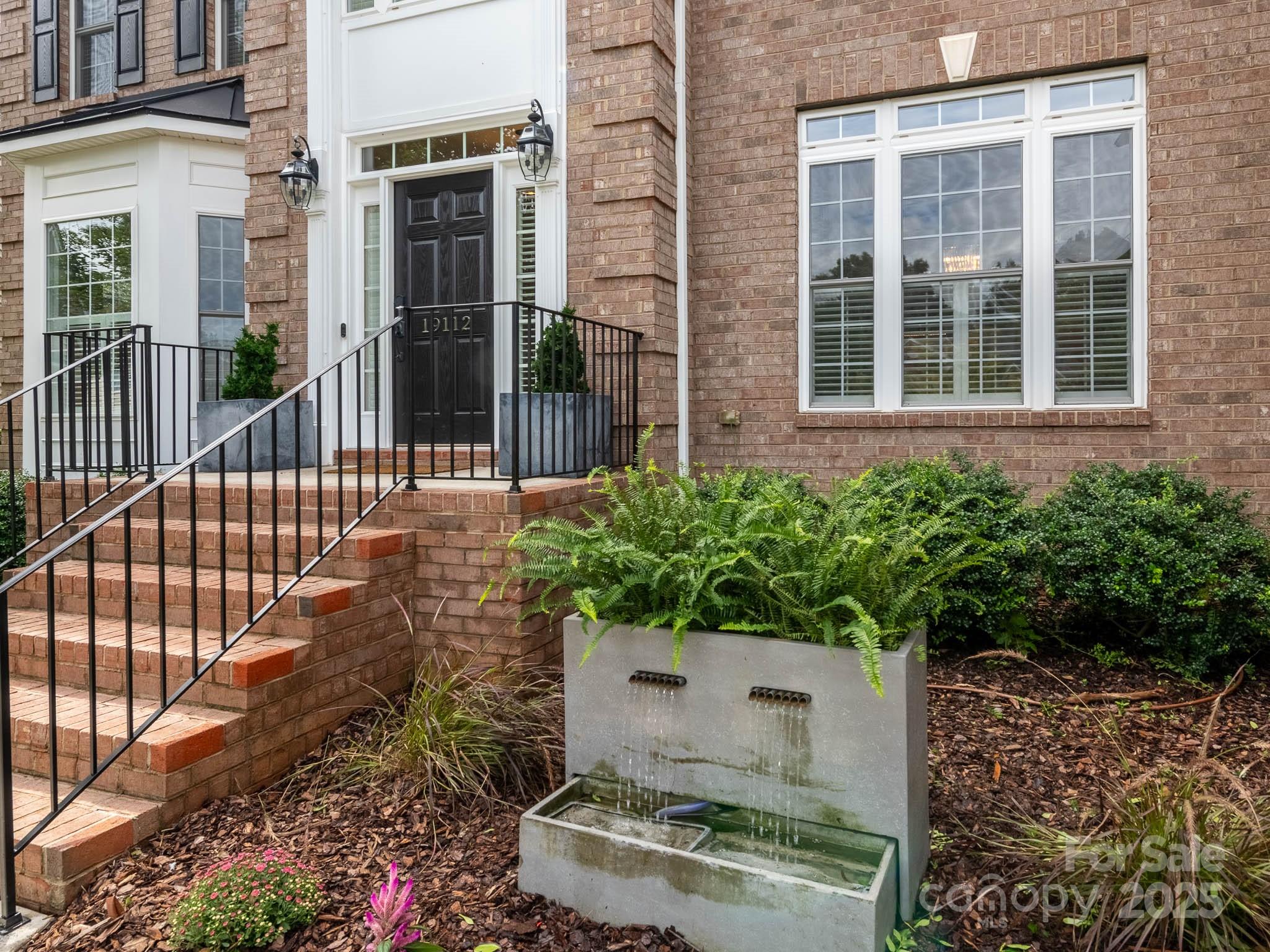19112 Glouster Court