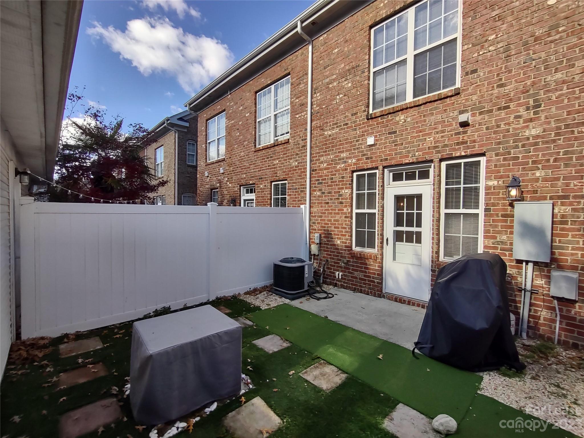 East Field - Residential Lease