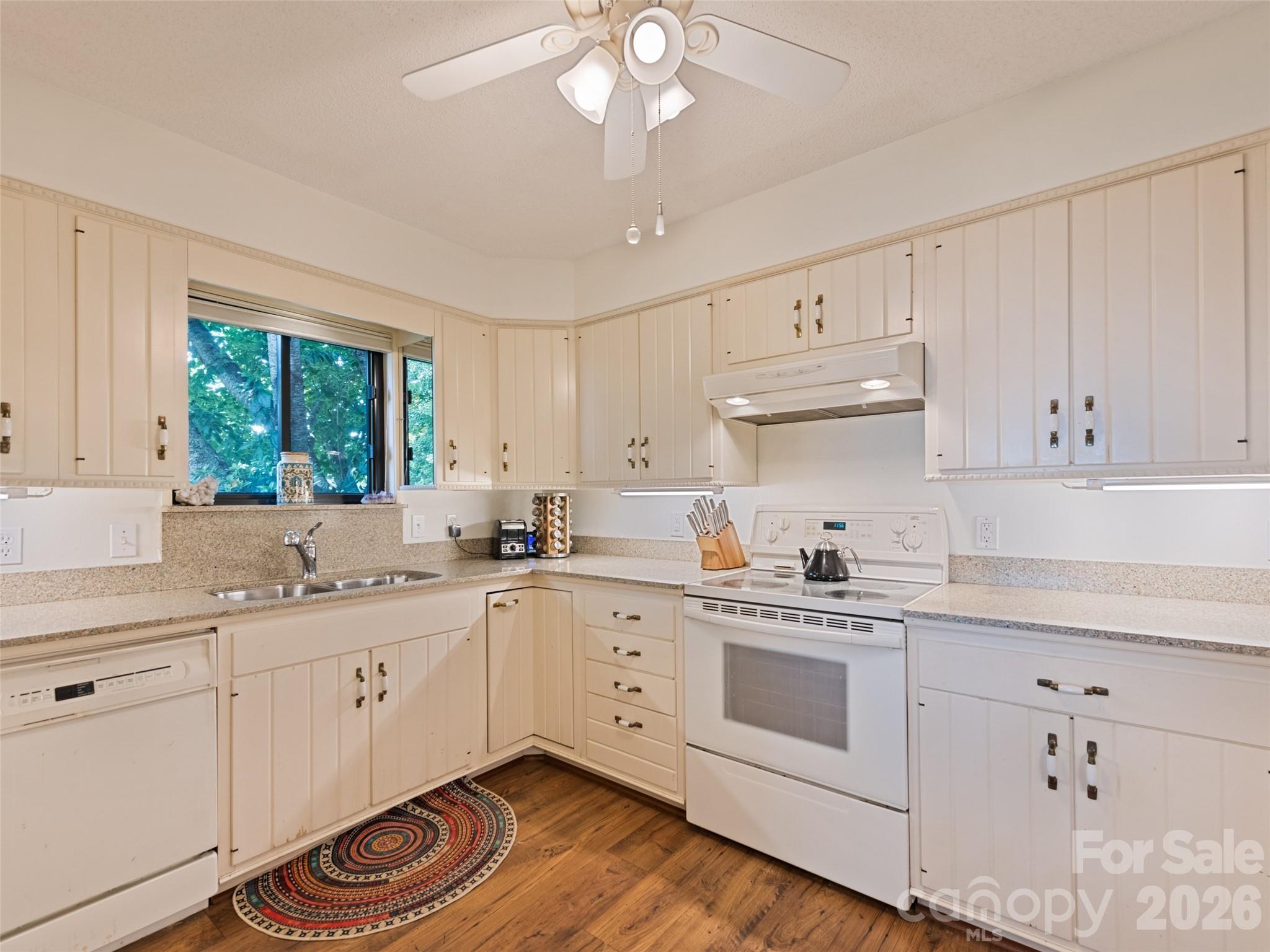 Fleetwood Plaza - Residential