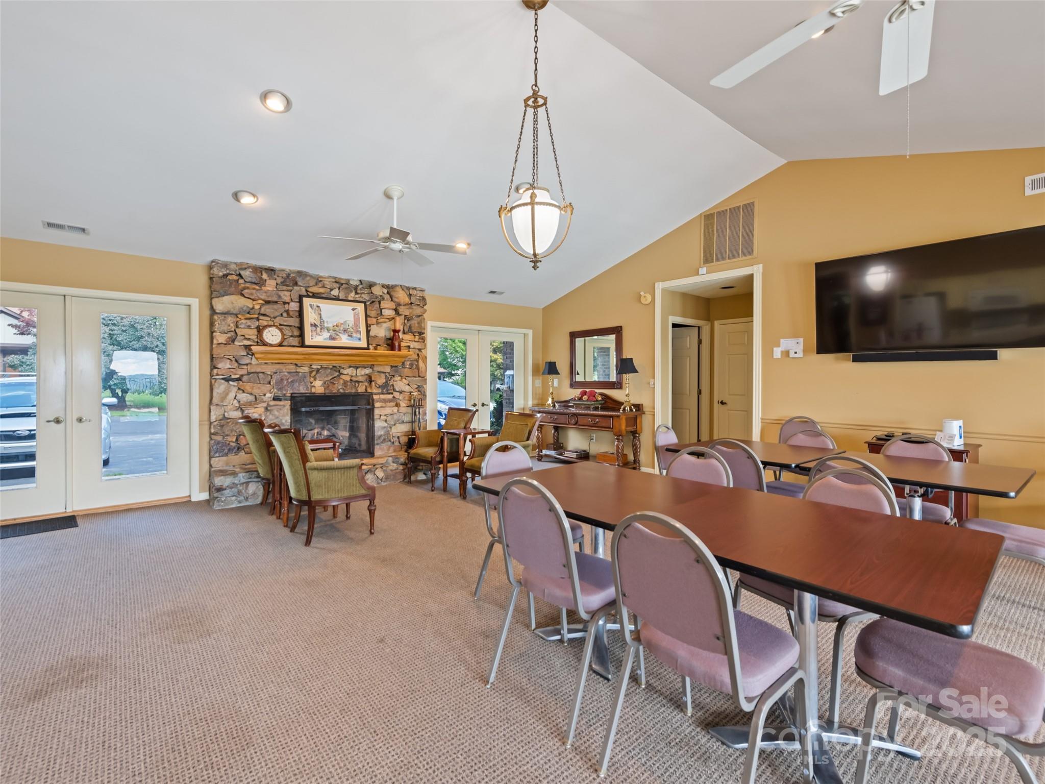 Fleetwood Plaza - Residential