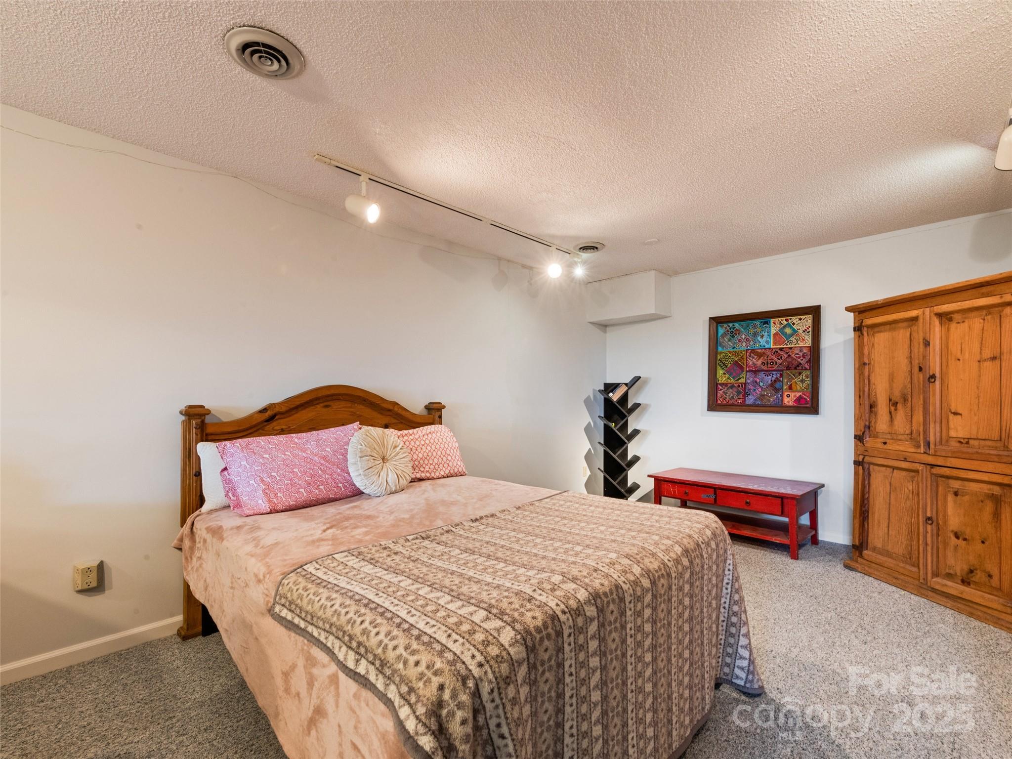 Fleetwood Plaza - Residential