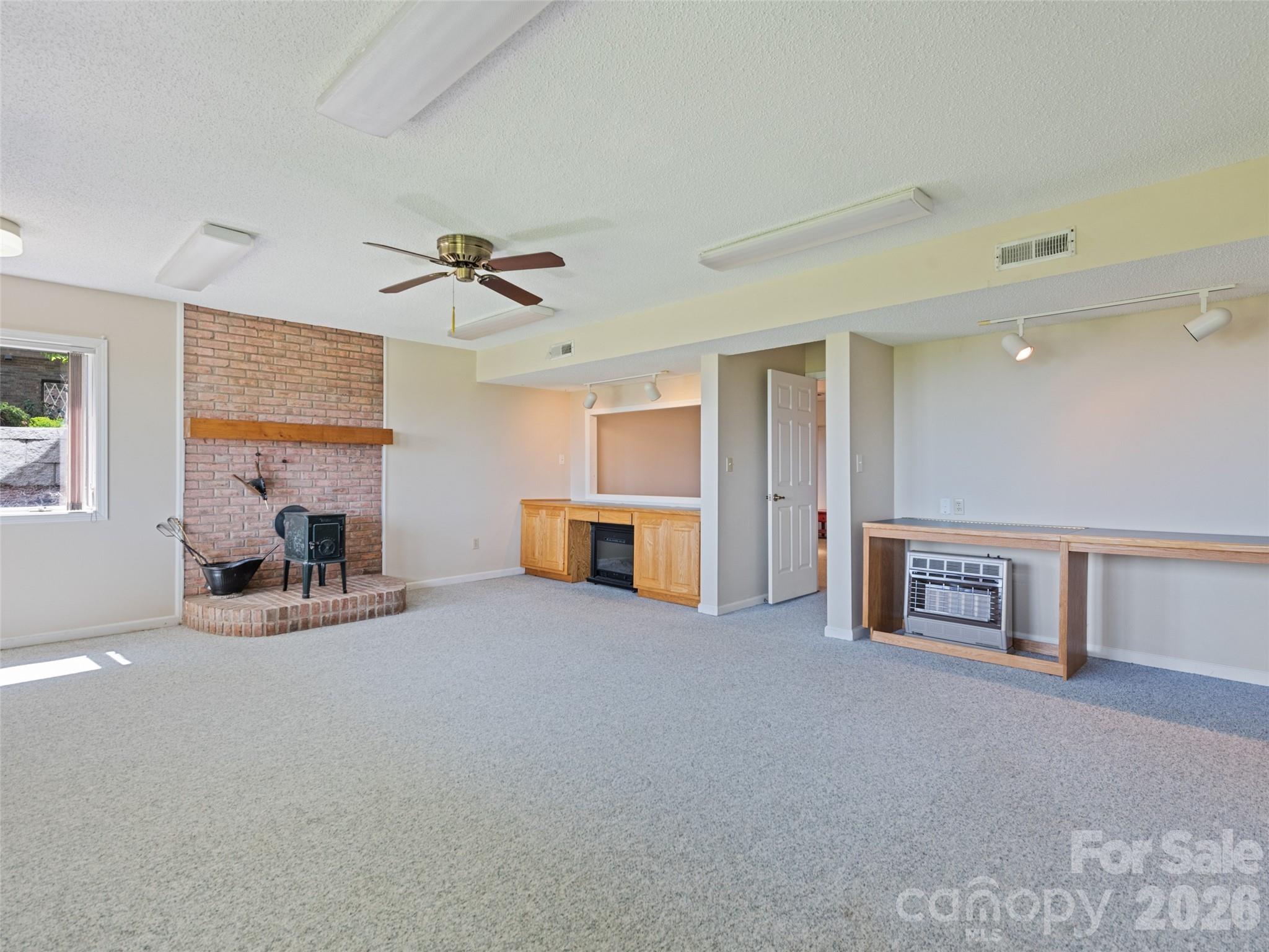 Fleetwood Plaza - Residential