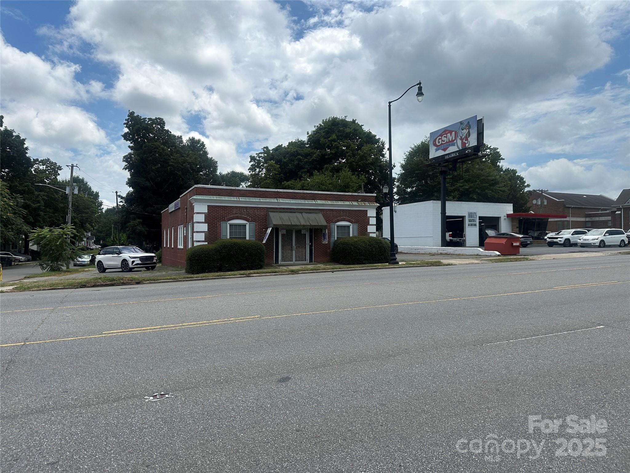 1001 W Franklin Boulevard