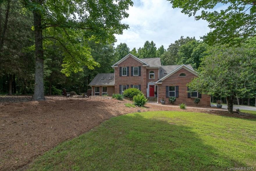 Looking for a large yard with lots of privacy in Fort Mill?  Check out this beautiful private home on .90 acres in a sought-after community with NO HOA.  This home features:  hardwood flooring throughout, granite counter tops, stainless steel appliances, large family room, master bedroom on the main floor, garden tub and separate shower, loft, large deck and more.  The upstairs bedroom closet is plumbed for an extra bathroom.