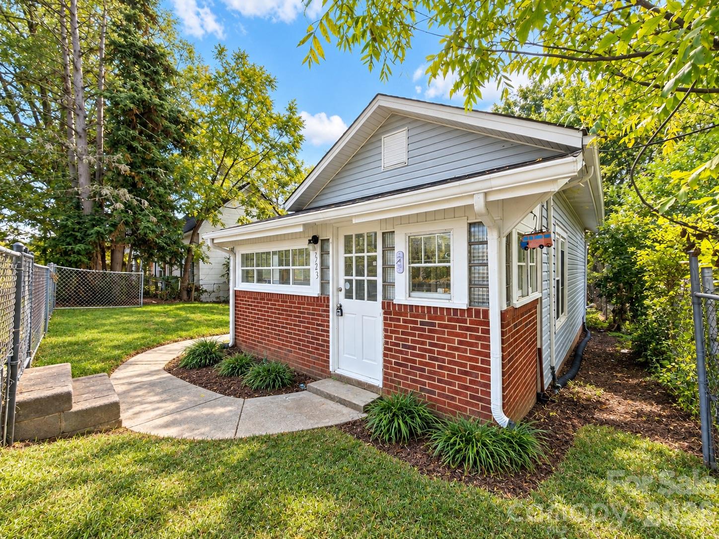 523 Oakwood Avenue