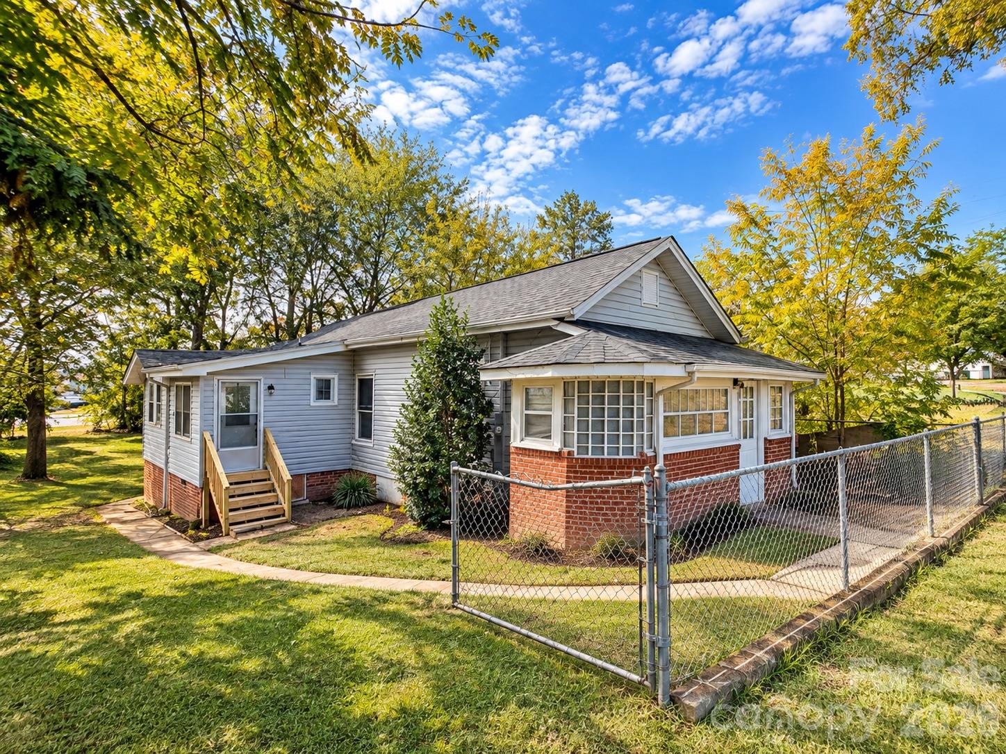 523 Oakwood Avenue