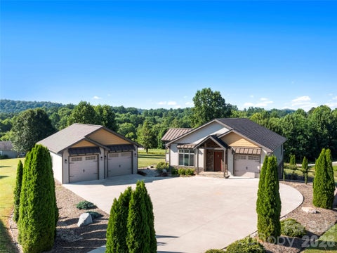Photo of 141 Round Top Circle, Mills River, NC 28759 (MLS # 4379751)