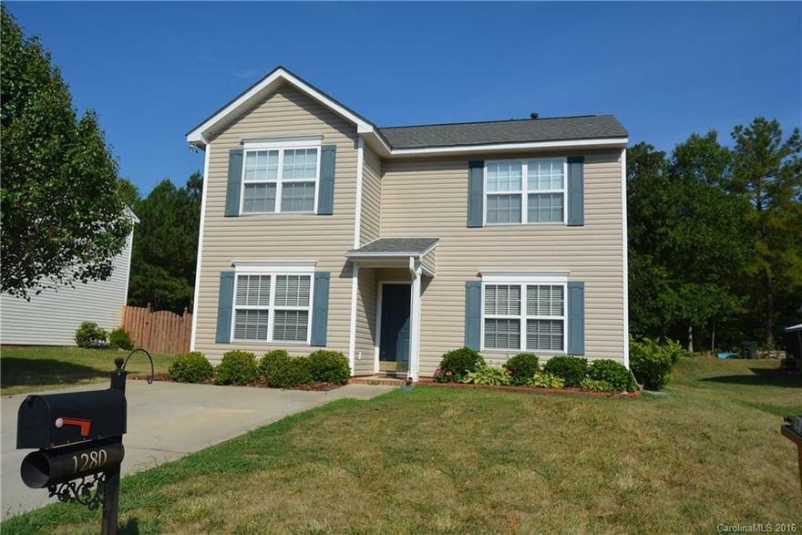 Beautiful 3 bedroom, 2 1/2 bath home with formail dining room. Large great room with gas fireplace. Large master suite with spacious master bath. Plenty of storage throughout house. Open floor plan. Close to I-77 - excellent location. Don't miss this one!