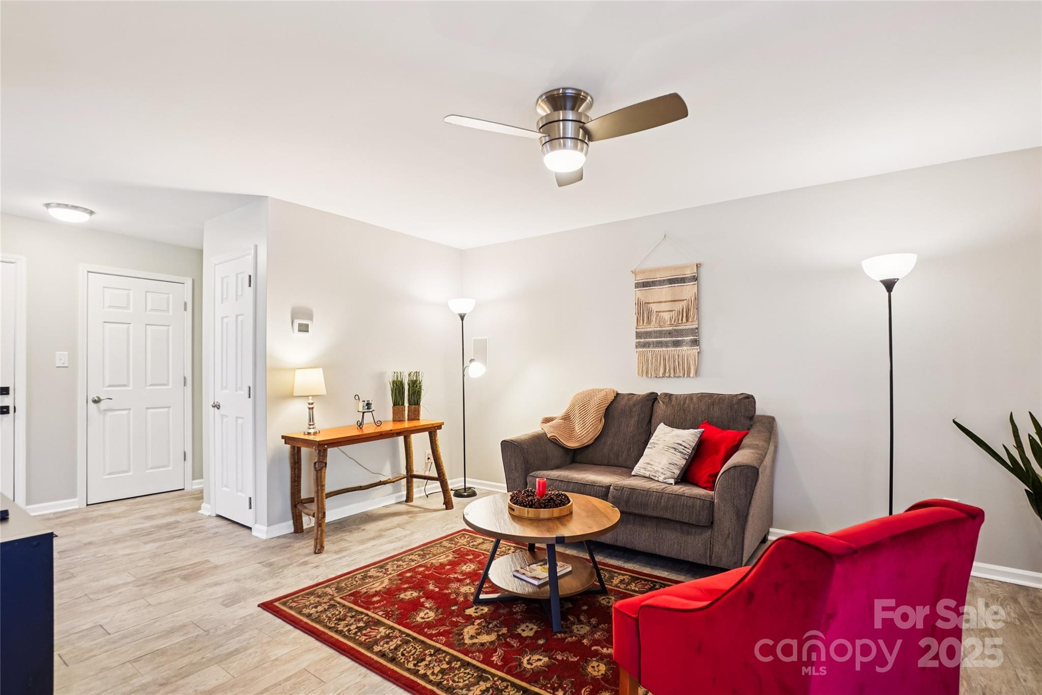 9208 Kings Canyon Drive