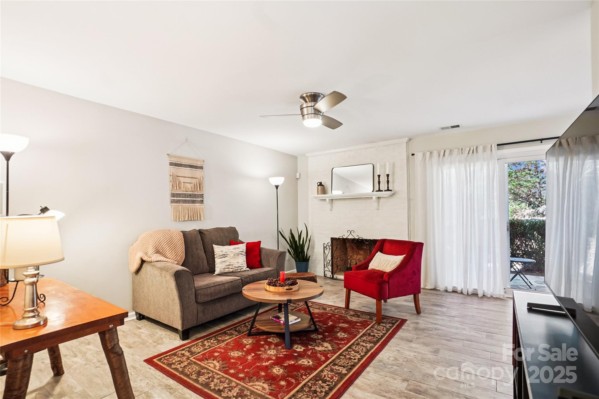 9208 Kings Canyon Drive