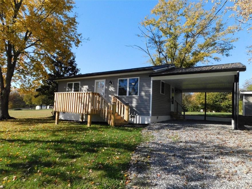 Newly renovated 2 bed 2 bath home, with Laminate wood floor through out, kitchen with stainless appliance, granite counter tops. Nice backyard with large storage shed and a carport