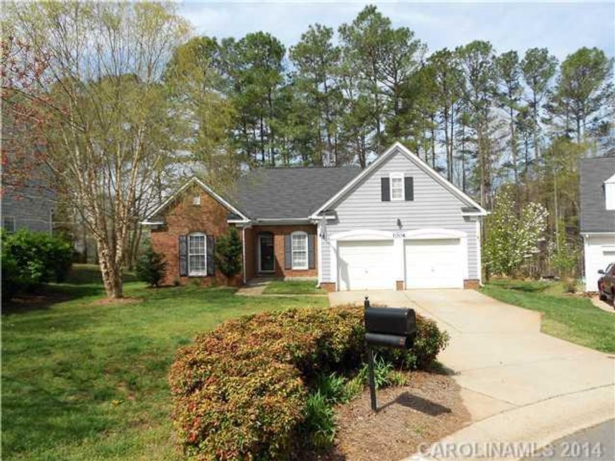 WELL KEPT/SHOWS GREAT!! SPLIT BRS W/CUSTOM MBR SUITE/VAULTED GREAT RM W/FP/BK NOOK & DINING TOO!! 2 CAR GARAGE/FENCED BACKYARD W/TREES!! LOTS OF UPGRADES & UPDATES HAVE THIS HOME READY FOR YOU