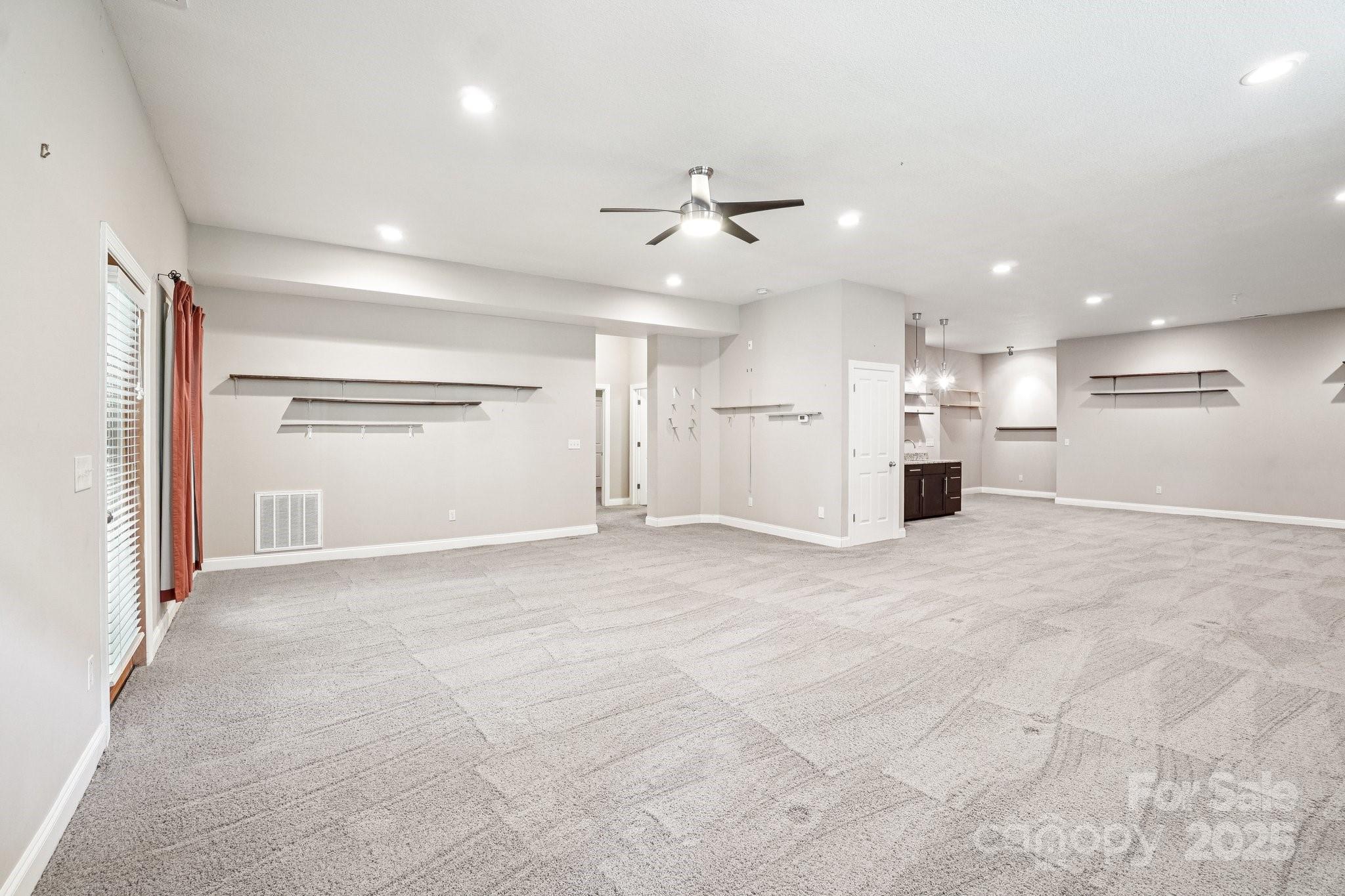 Royal Pines - Residential