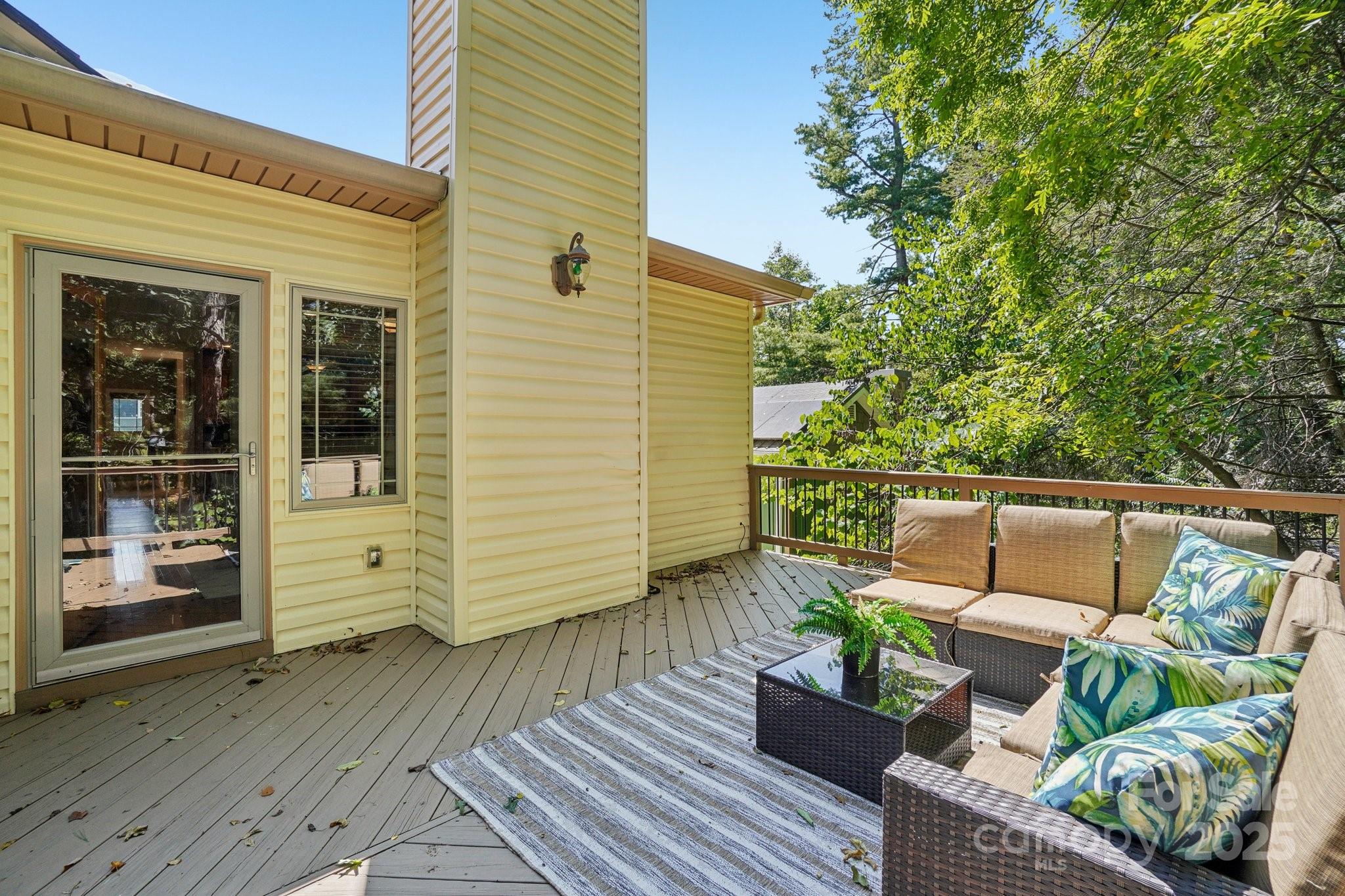 Royal Pines - Residential