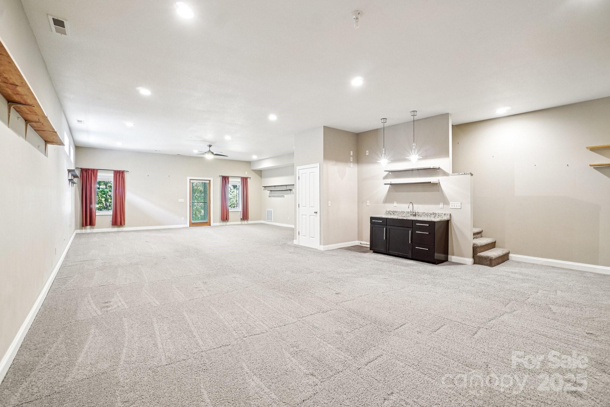 Royal Pines - Residential