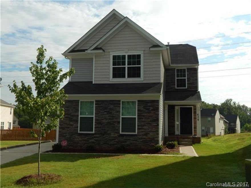 Like new move in Ready home for rent in Sweetwater Plantation! Laminate Wood floors, Kitchen features stainless appliances, gas stove, and is open to large great room and dining, perfect for entertaining. Upstairs feature master with vaulted ceiling and walk in closets, a loft and 2 additional bedrooms. Side entry 2 car garage and a large yard! Lawn & Security System INCLUDED!