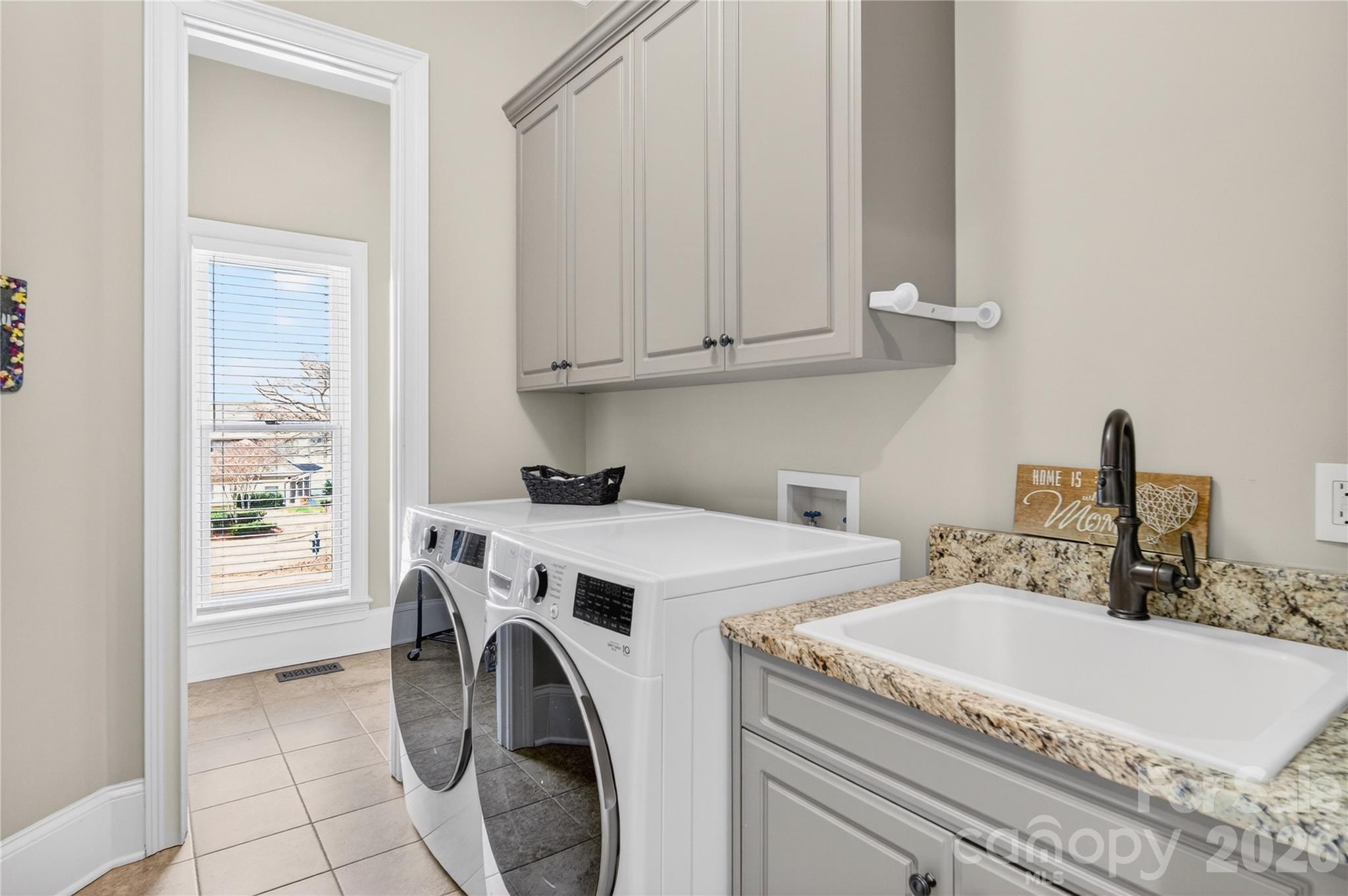 The Peninsula - Residential