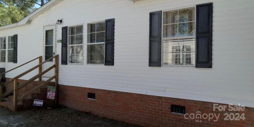 This cozy well maintianed home sits minutes away from Holden Beach and would be a great investment property. It would be ideal as a long term rental. The area has quiet tree lined streets and a variety of local small businesses.